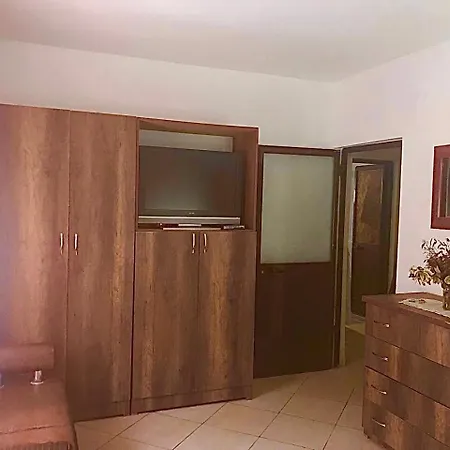 Cozy Haven In The Popular Area In The City!!! *