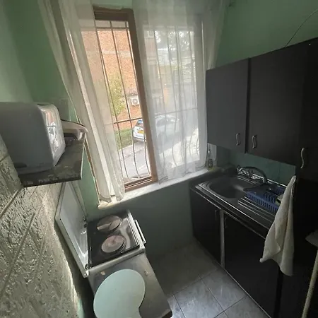 Apartment Cozy Haven In The Popular Area In The City!!!